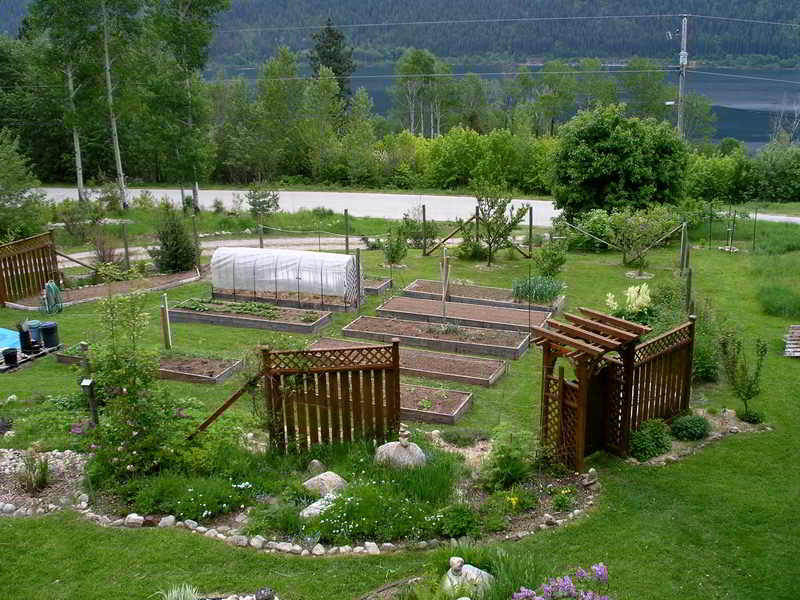 Green landscape and garden beds at Snow's Hillhouse Microfarm