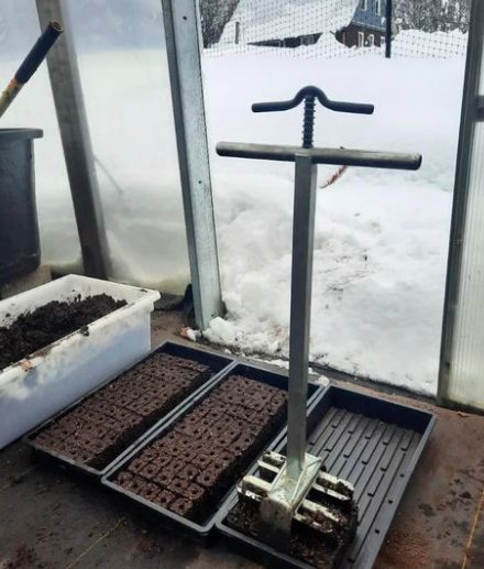 soil blocker, plastic in agriculture, plastic in farming, how to reduce plastic, alternatives to plastic, reducing plastic on farms, soil health